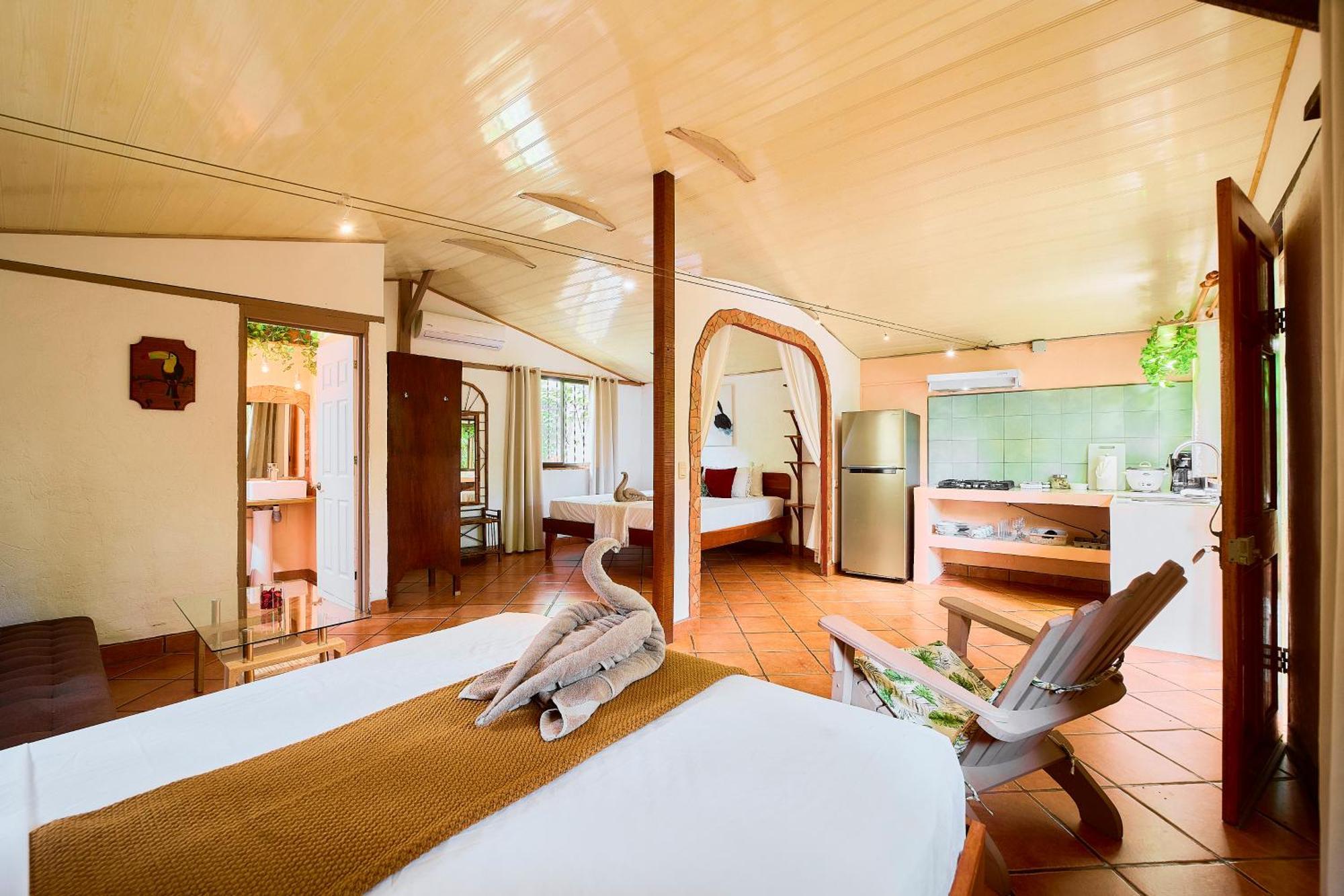 Cabinas Montesol Puerto Viejo de Talamanca Bagian luar foto