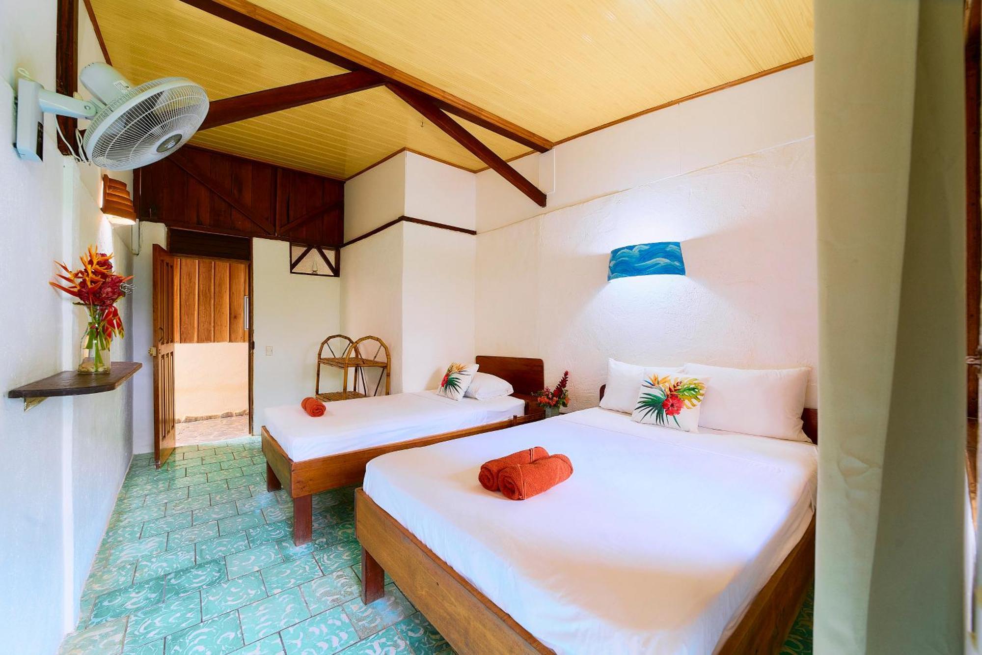 Cabinas Montesol Puerto Viejo de Talamanca Bagian luar foto