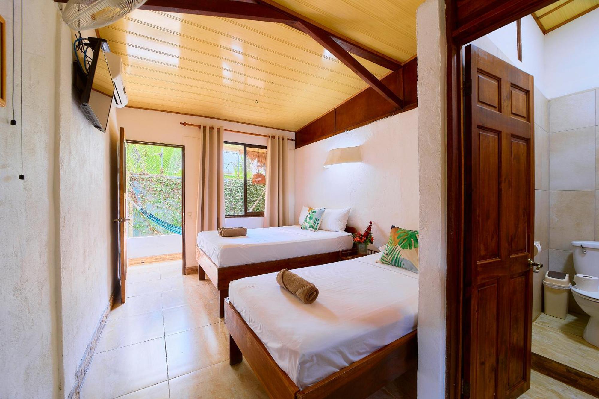 Cabinas Montesol Puerto Viejo de Talamanca Bagian luar foto