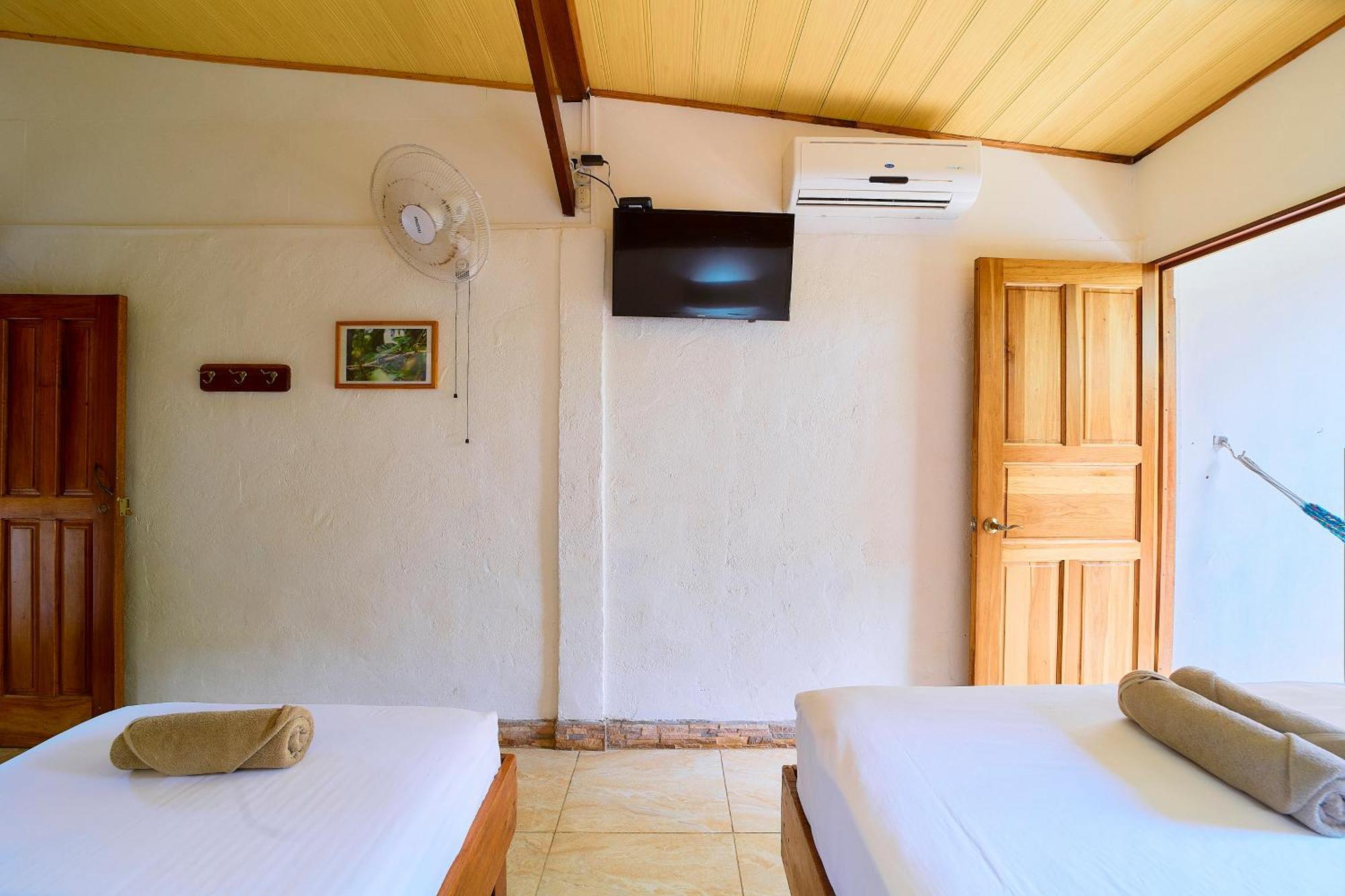 Cabinas Montesol Puerto Viejo de Talamanca Bagian luar foto