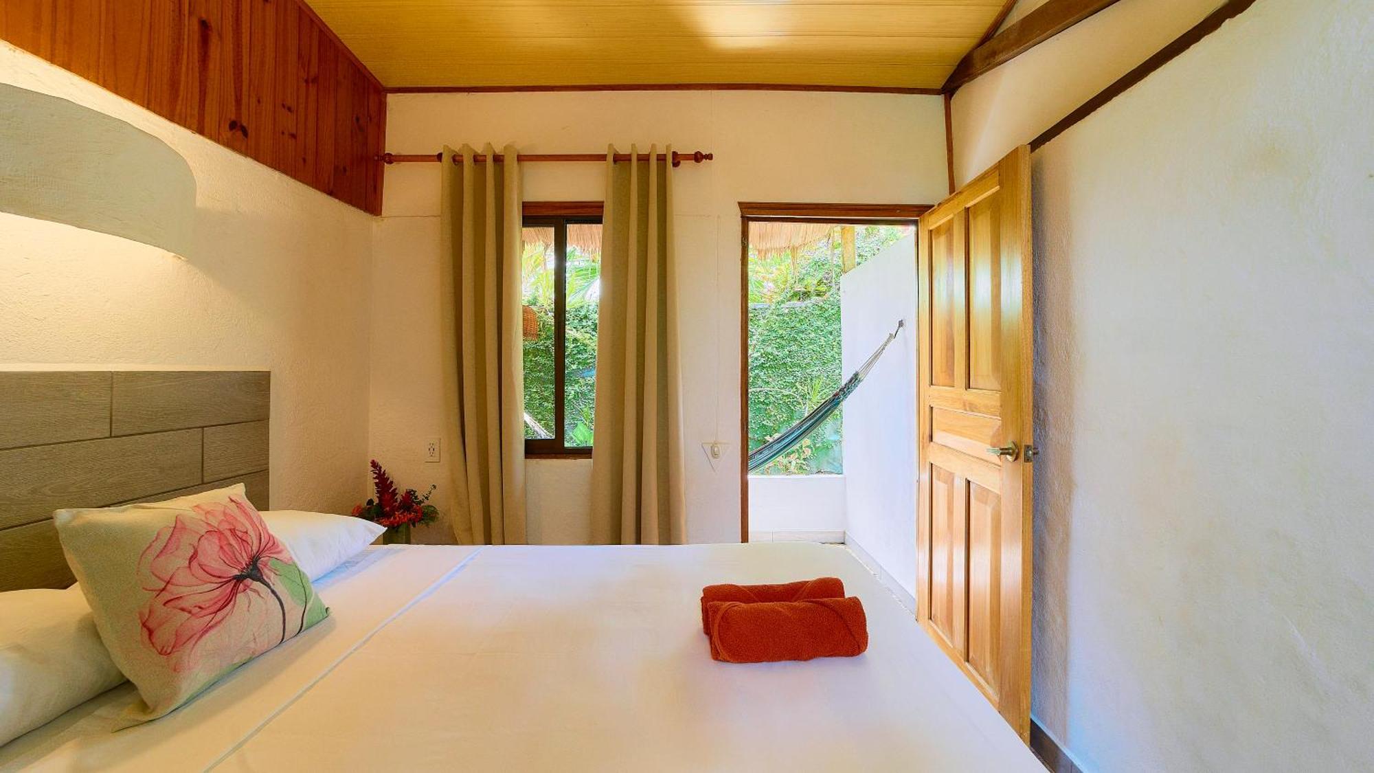 Cabinas Montesol Puerto Viejo de Talamanca Bagian luar foto