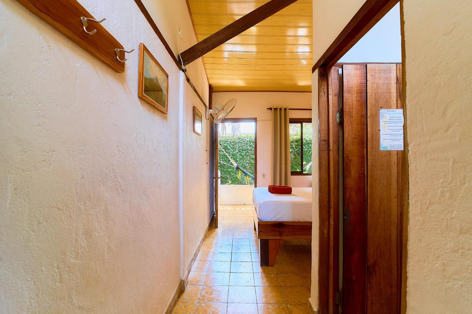 Cabinas Montesol Puerto Viejo de Talamanca Bagian luar foto
