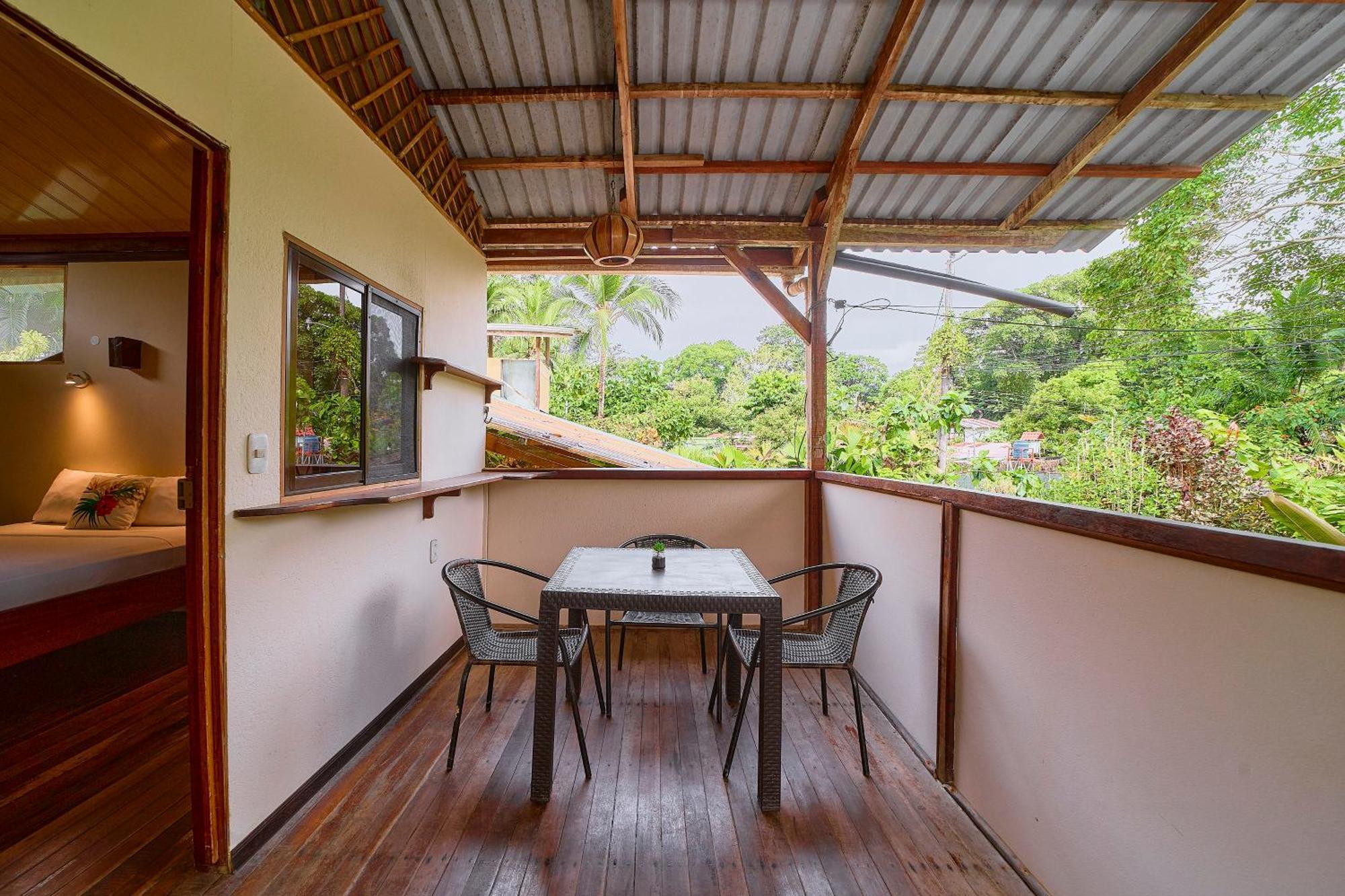 Cabinas Montesol Puerto Viejo de Talamanca Bagian luar foto